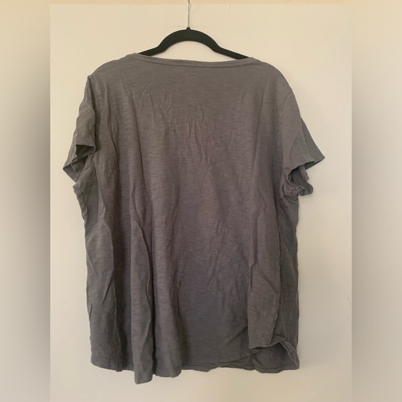 Old Navy Relaxed Fit Cotton Deep V-Neck Short Sleeve Shirt - Picture 6 of 6